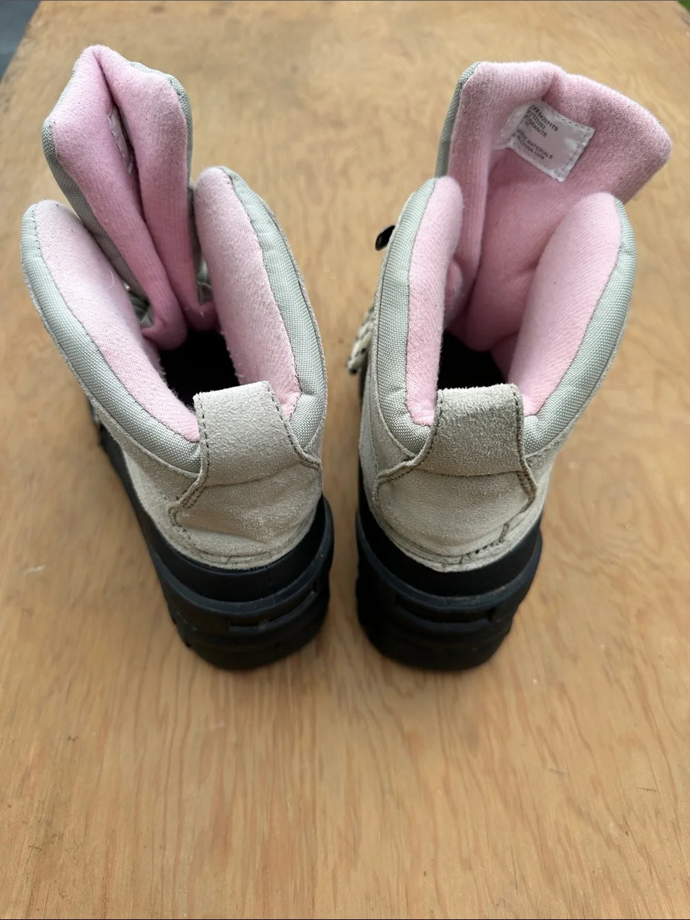 Itasca Black and Light Gray Men's Boat Shoes with Pink Lining